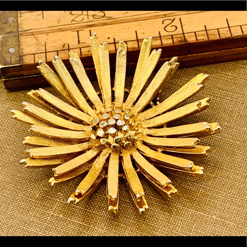 BSK signed vintage brooch flower mum gold pin